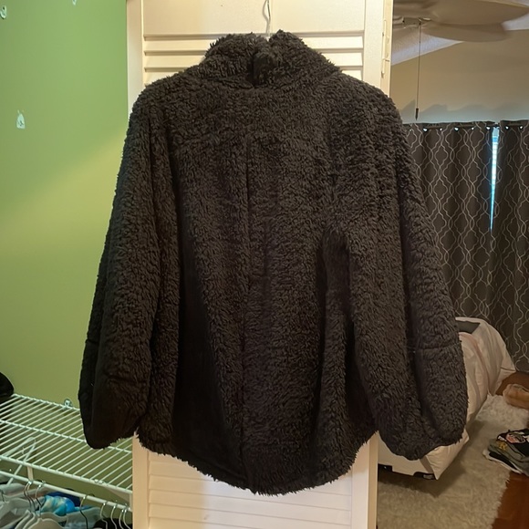 Lululemon Sherpa Pullover - Picture 2 of 3